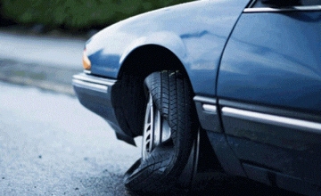 Cách xử lý khi nổ lốp xe ô tô trên đường cao tốc